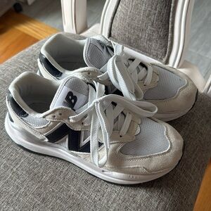 New Balance Sneakers M 7/ W 8.5